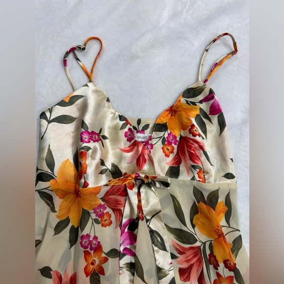 Victorias Secret Vintage Slip On - Picture 3 of 7